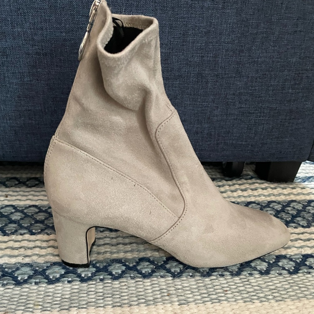 H&M grey ankle bootie suede